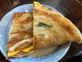 「agon」で食べた葱油餅。