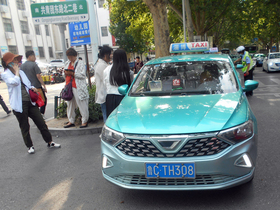 中国のタクシーは安価で利用しやすい。中国語ができなくても、行き先は筆談で伝えることができる。