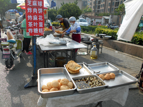 点心を売る露店。