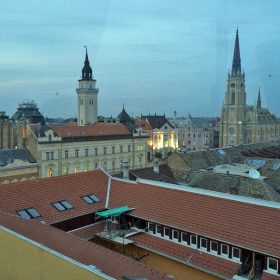 屋上のイタリアン・レストランからはノビサド市街が一望できる。