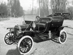 T型フォード（1910年式 / Commercial Photographers in 1910）。