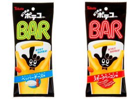 「おつまみポテコBAR・ペッパーチーズ味」（左）と「おつまみポテコBAR・スモークベーコン味」