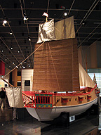 朱印船（模型。国立歴史民俗博物館）。かつて明に渡航を拒否された日本の貿易商は、他のアジア諸国に向かった