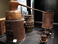 ヨーロッパでスピリッツを得るために使われた蒸留器（国立民族学博物館）。日本ではこの種のものは発明されず、渡来して使われるようになった