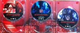 DVD-BOX「アルティメット・コレクターズ・エディション」より。DISC1（写真左）に「ファイナル・カット」（2007）、DISC3（写真中央）に「US劇場公開版」（1982）、「日本初公開版」（1982）、「ディレクターズ・カット」（1992）、DISC5（写真右）に「ワークプリント版」（1982）が収録されている。