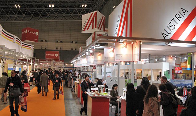 3月6日にスタートしたFOODEX JAPAN 2012。海外発・国内発ともに国際色を印象付ける展示が増えた。