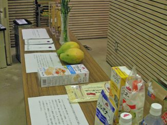 不分別表示をしている食品を展示した。